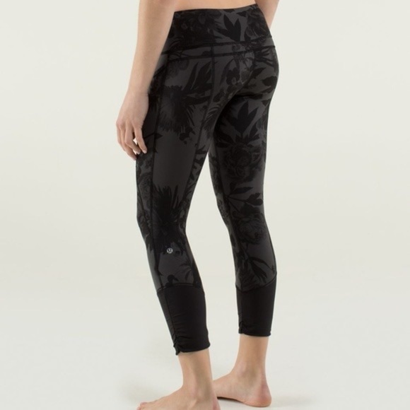 3/$30 🍂 Lululemon Daily Practice Crop Brisk Bloom - Picture 2 of 9